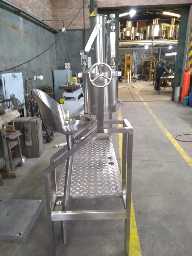 Side view · pipe layout