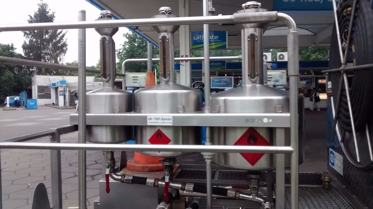 Multiple tanks · refinery installation